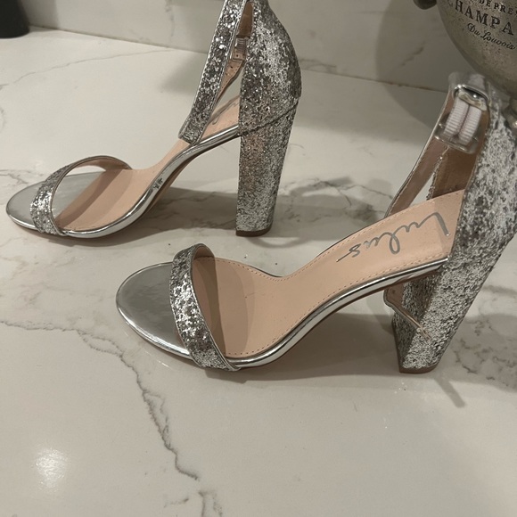 Lulu Silver Heels - New no Tags - Picture 2 of 5